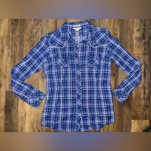 (Cross-listed)Ariat button down with embroidered and beaded embellishments